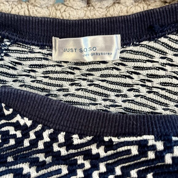 Just So So Woman's Navy & White Boxy Long Sleeve Crewneck Sweatshirt Size Medium - Picture 4 of 8